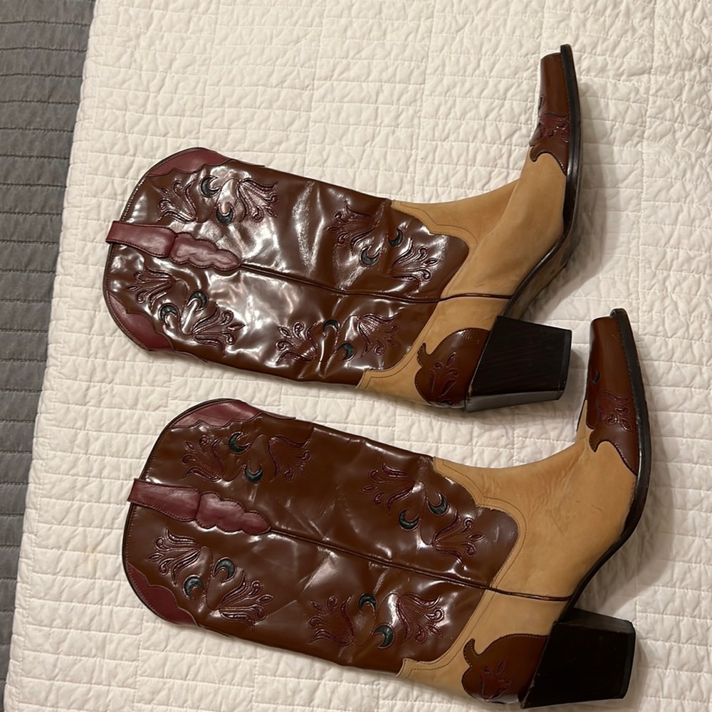 9M vintage Donald J Pliner Italian made western boots.